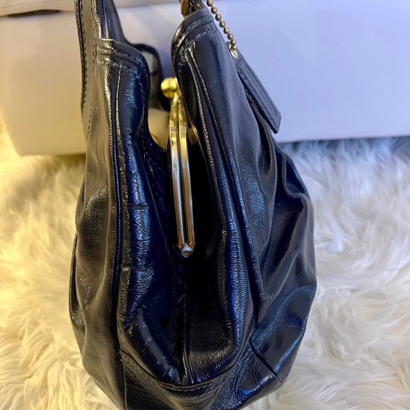 Coach Navy Patent Leather Ergo Kisslock - Picture 3 of 8
